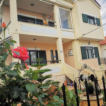 Studio Apartments Eirini Pyrgi Thermis Екстериор снимка