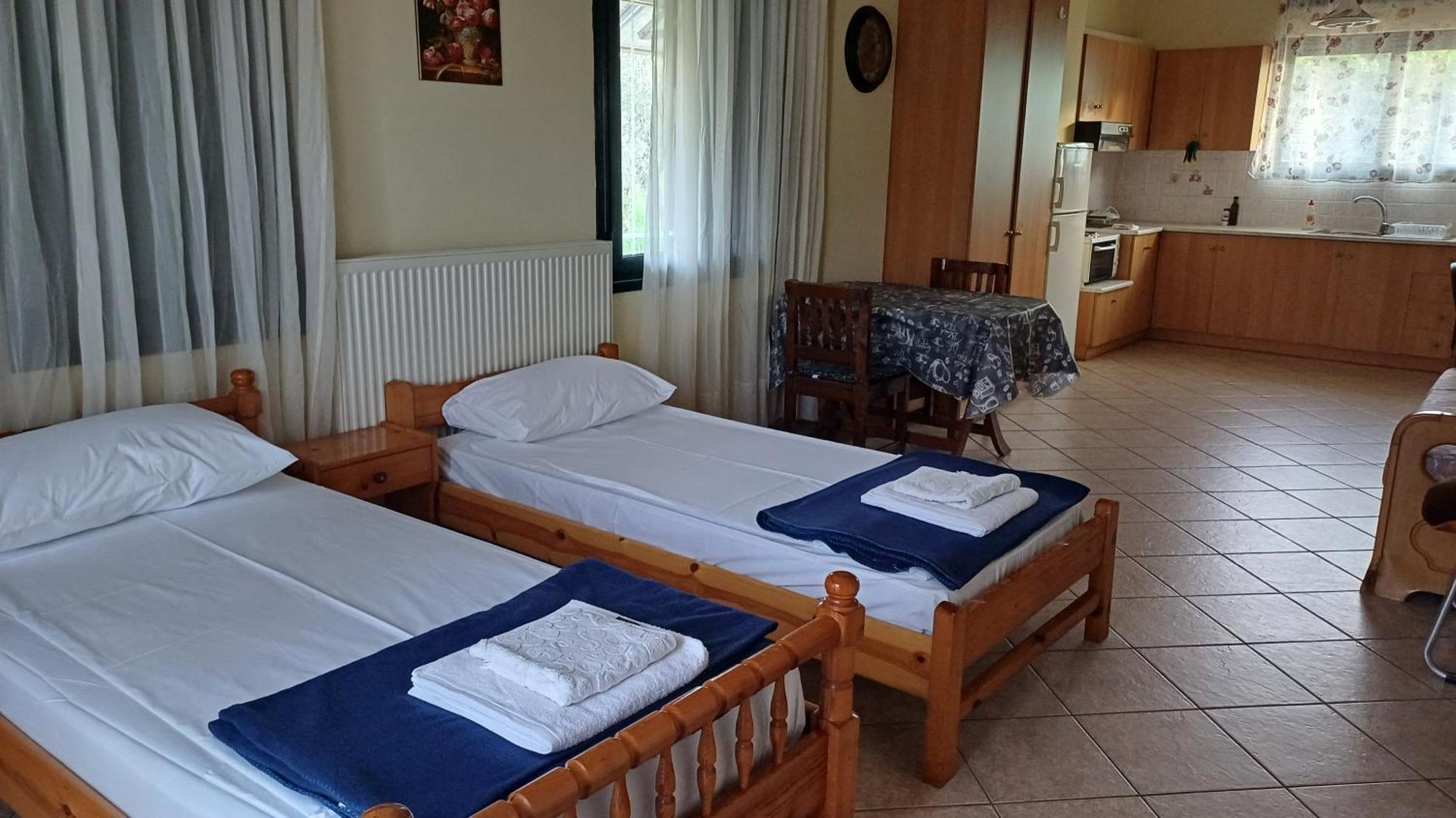 Studio Apartments Eirini Pyrgi Thermis Екстериор снимка